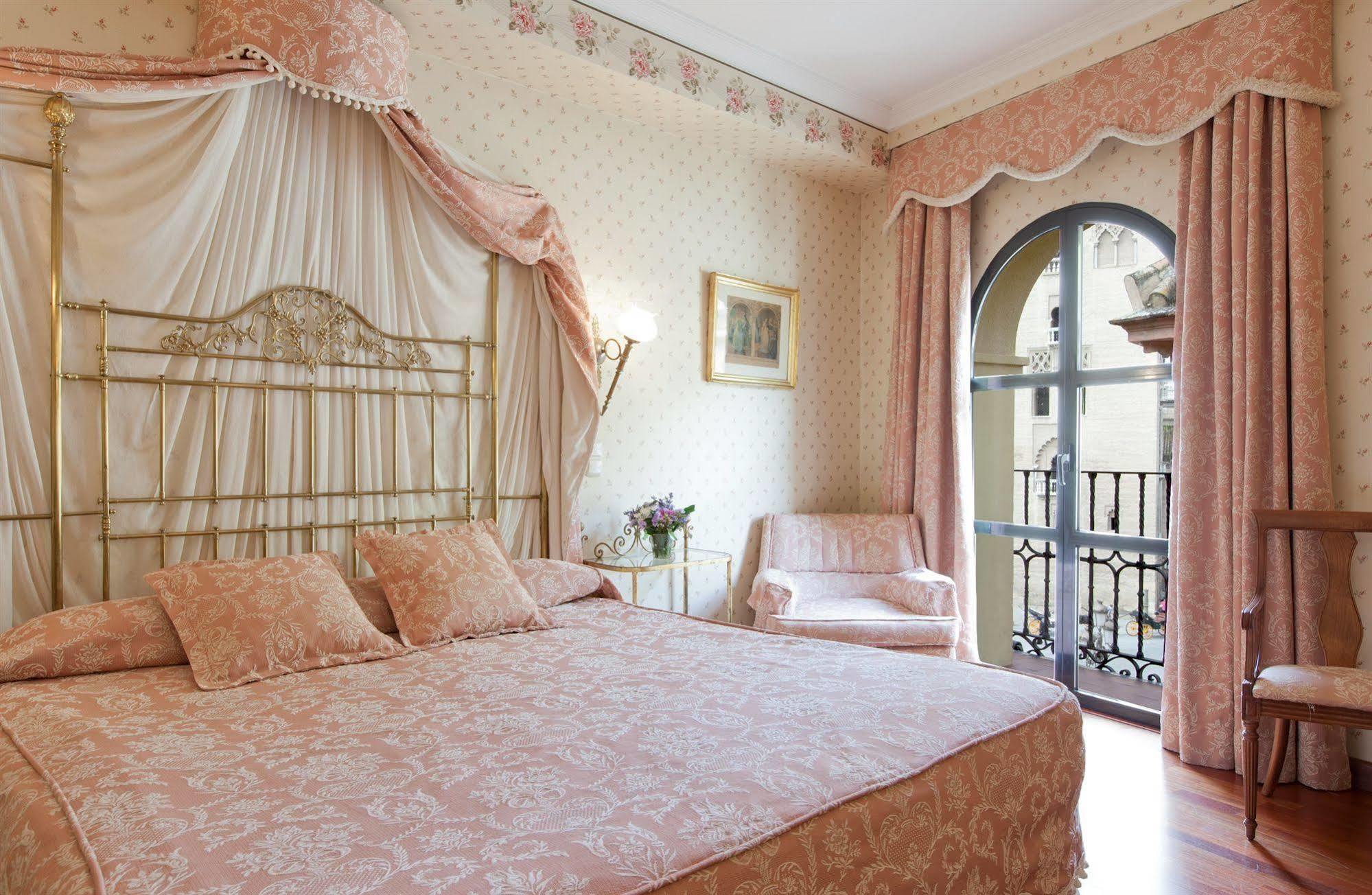 Hotel Dona Maria 4*